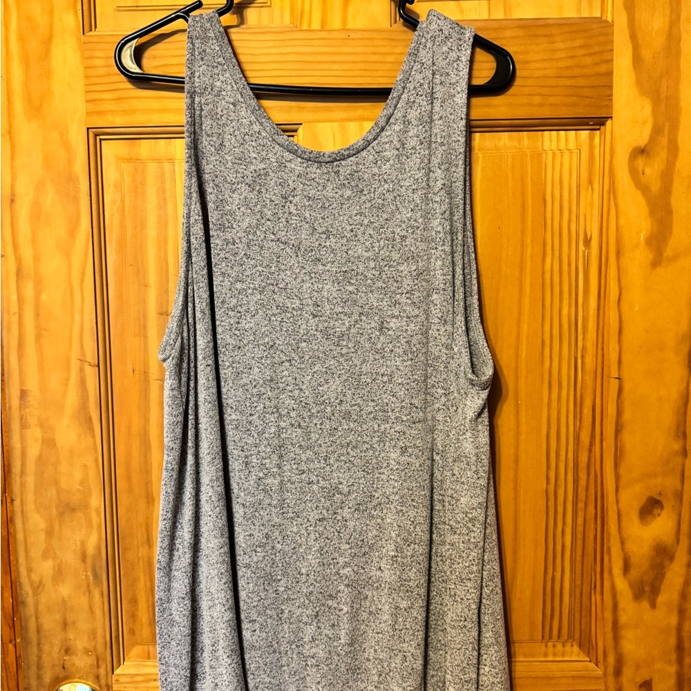 Old Navy Gray Sleeveless Relaxed Tank Top